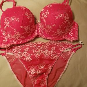 Victoria's Secret padded demi buste & panty